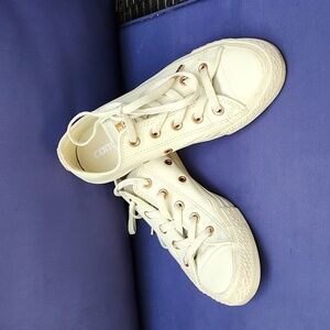 Womens size 6 off-white leather with rose gold accent Converse